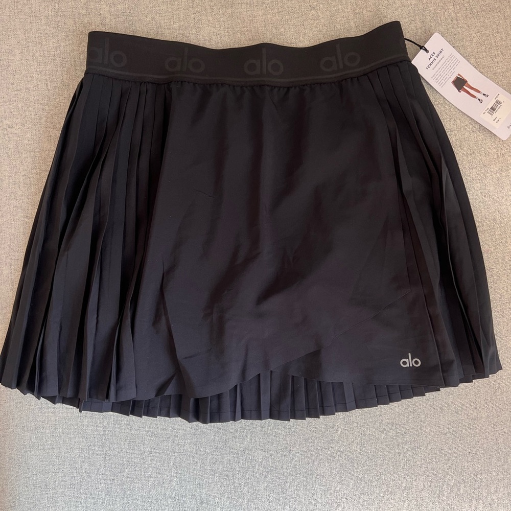 ALO Yoga Aces Tennis Skirt In Black- size L - Picture 2 of 2